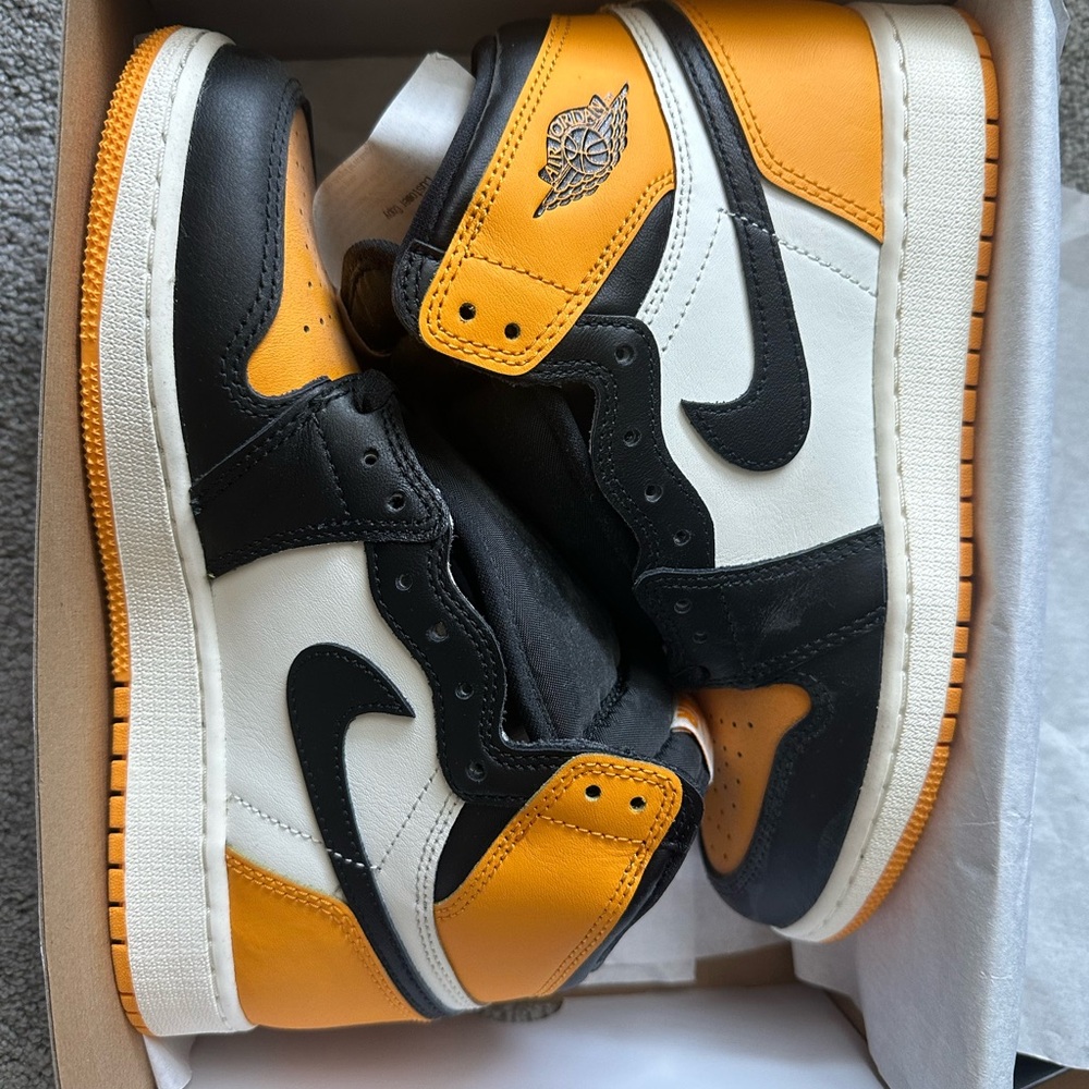 Nike Air Jordan 1 Retro Black and Yellow